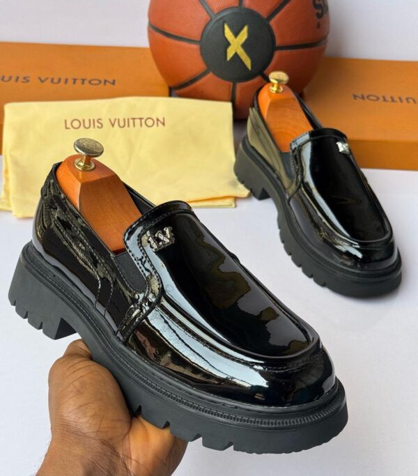 L.V high quality designers shoes