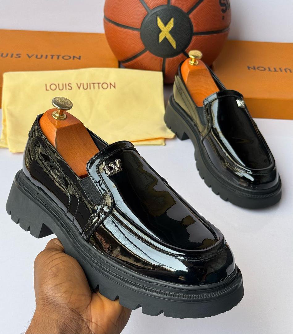 L.V high quality designers shoes