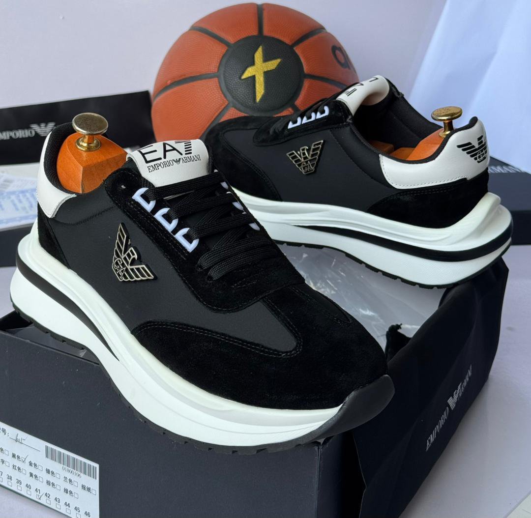 E.A high quality designer sneakers