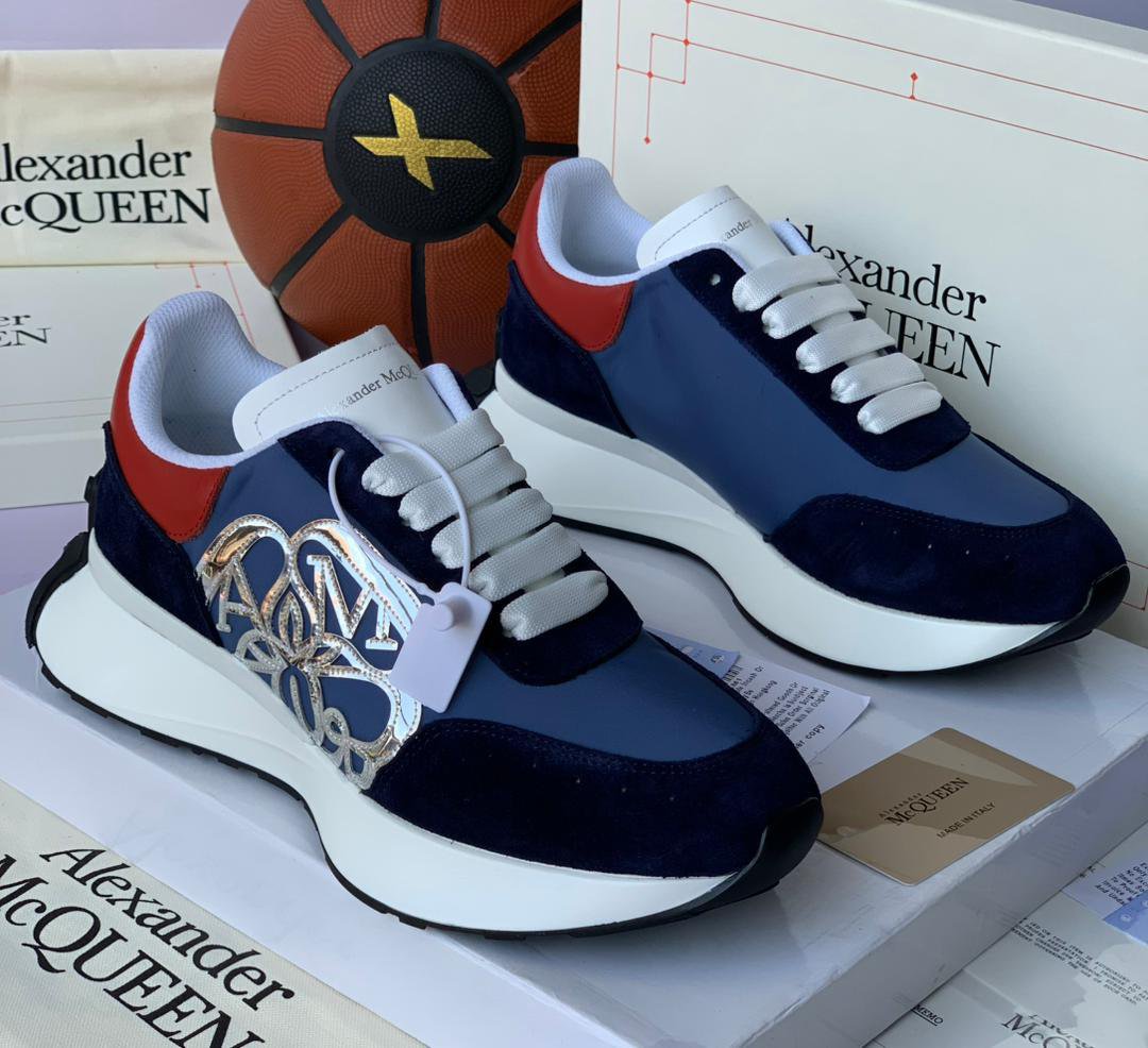 A M high quality designer sneakers