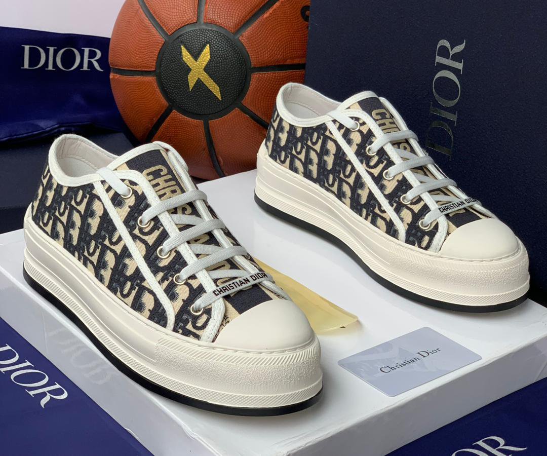 D.R high quality designer sneaker