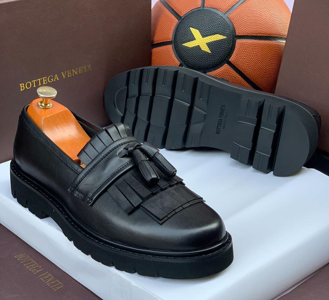 B.T high quality designer shoe