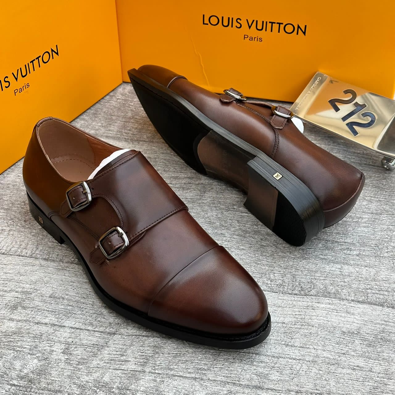 L.V high quality designer shoe