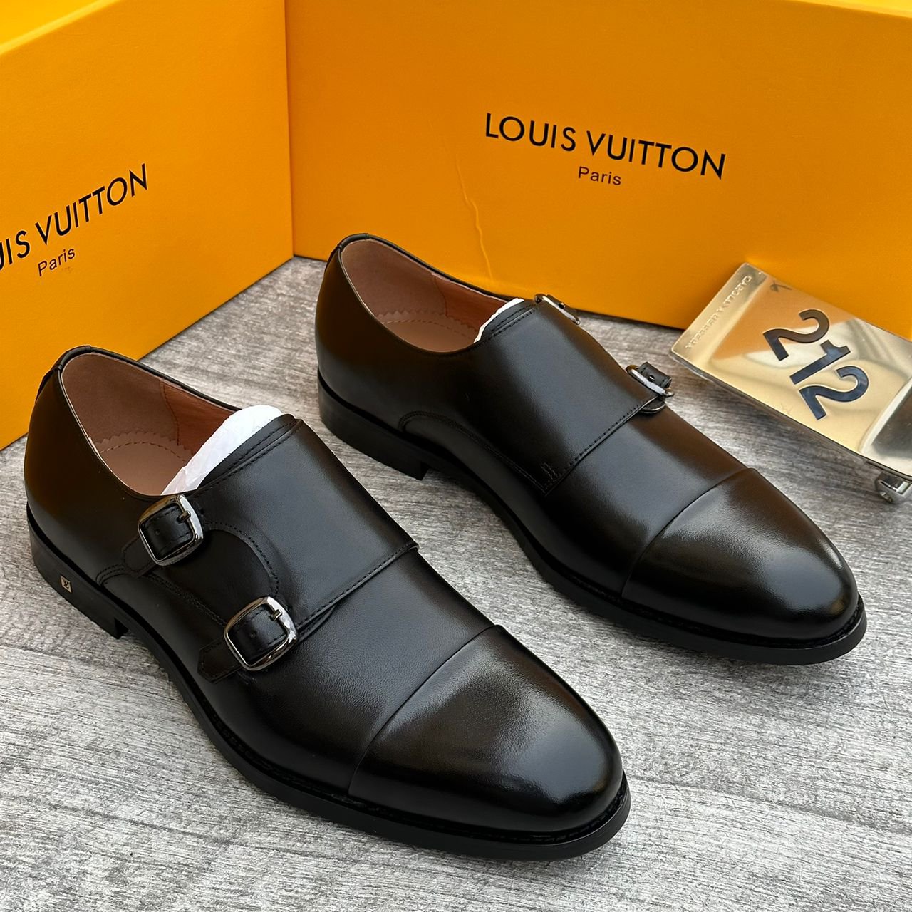 L.V high quality designer shoe