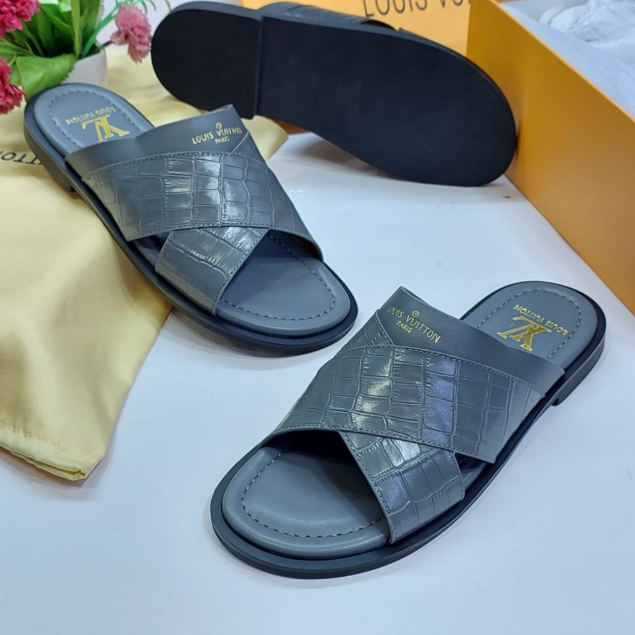 L.V high quality designer slippers