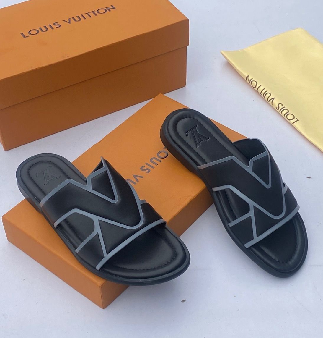 L.V high quality designer slippers