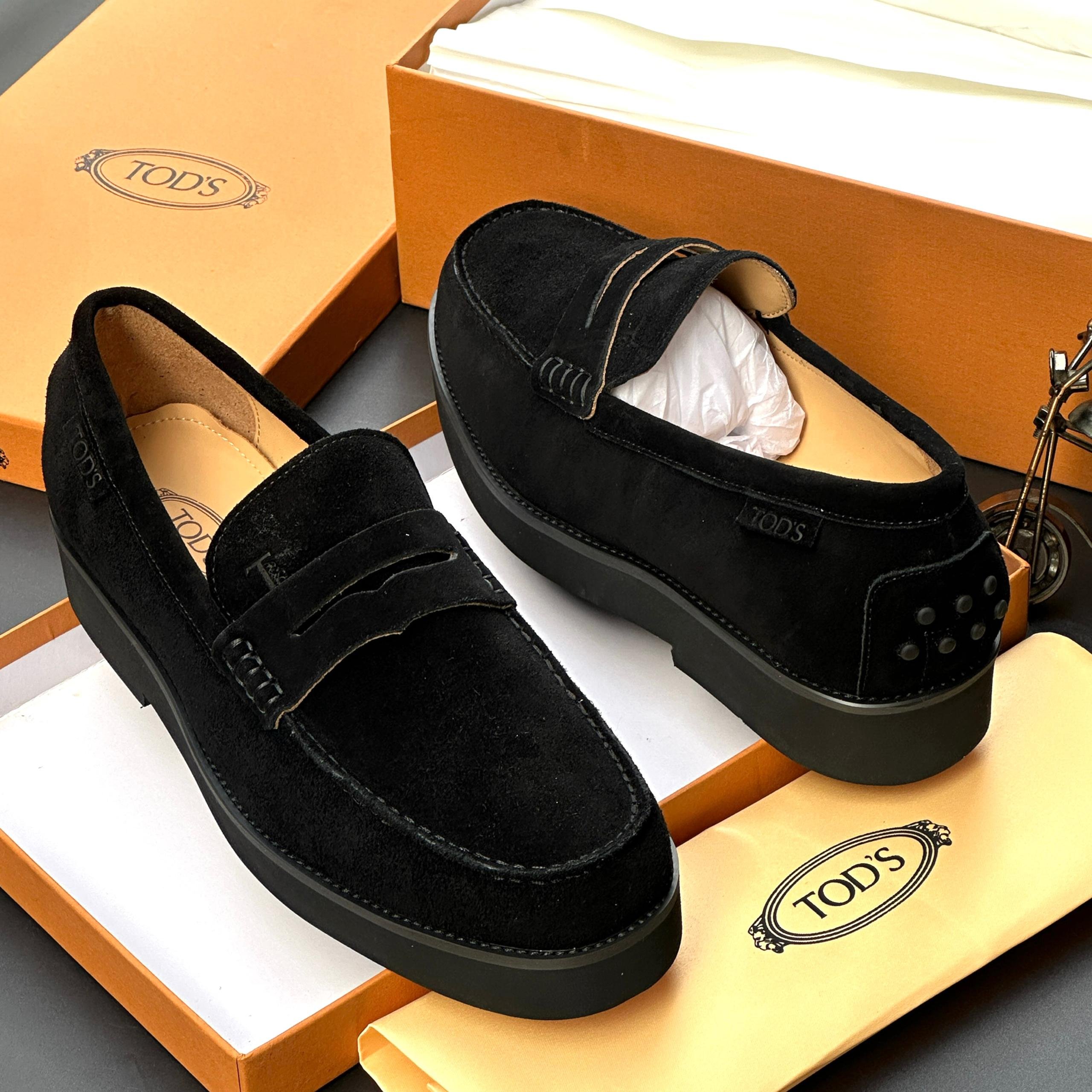 T.D high quality designer shoe